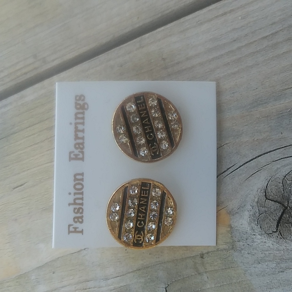 Fashion earrings.